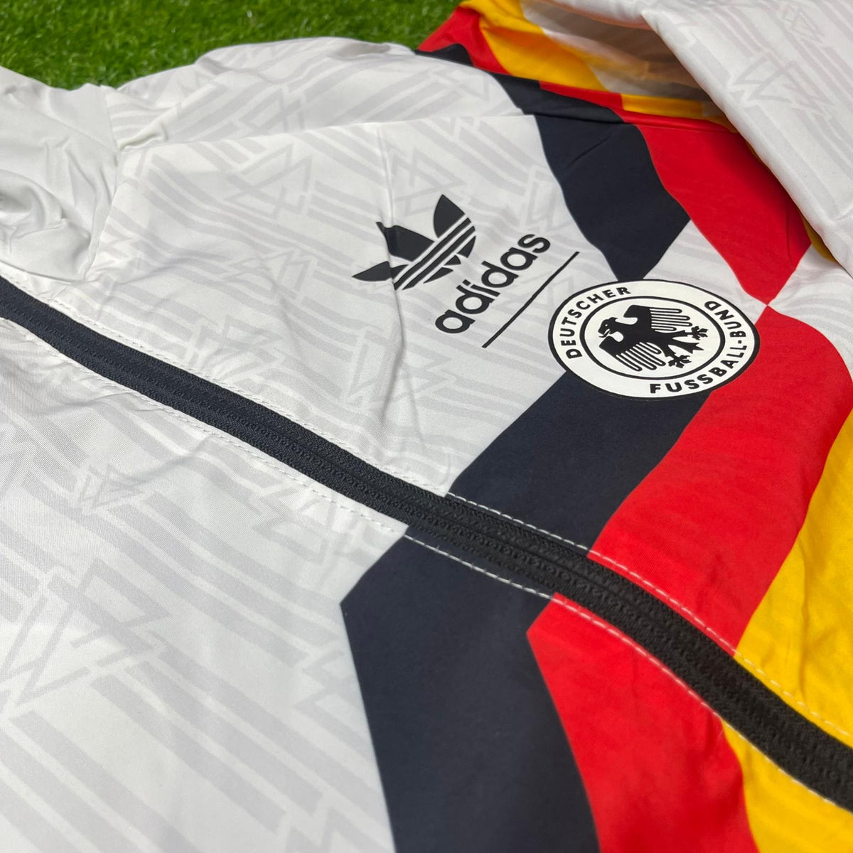 Germany 90's Retro Windbreaker Jacket White