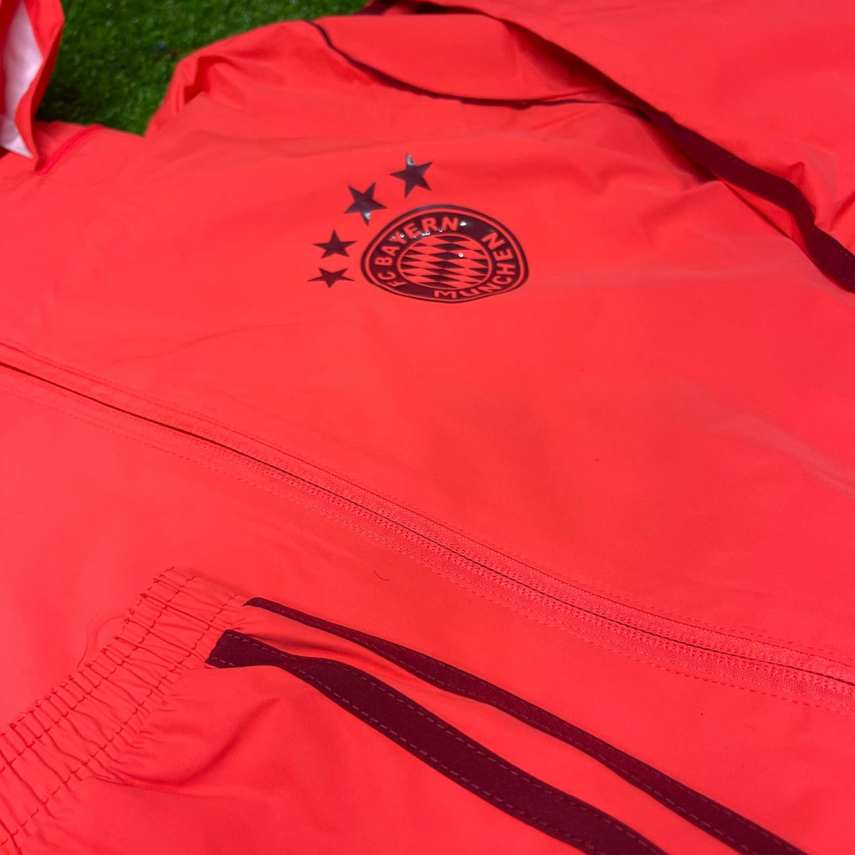 Bayern Munich 2025 Windbreaker Jacket Red