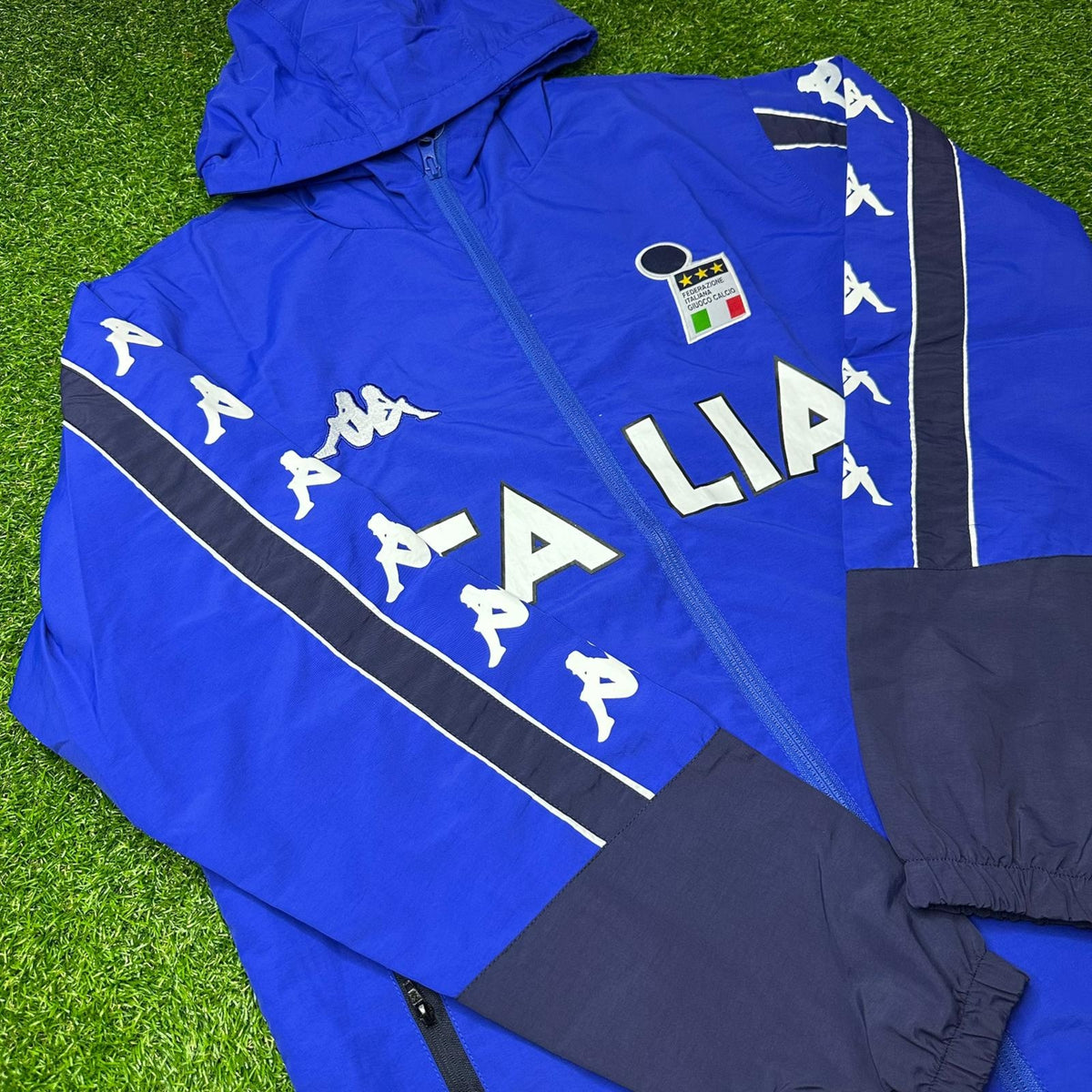 Italy 90's Retro Windbreaker Jacket Blue